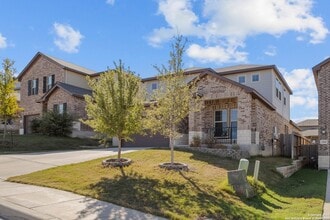 13044 Louberg Vly in San Antonio, TX - Foto de edificio - Building Photo