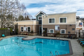 Sunpointe Condominiums in Renton, WA - Foto de edificio - Building Photo