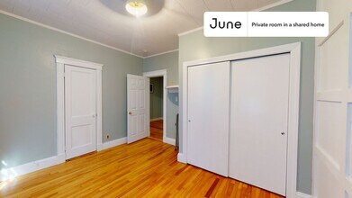 Room in Shared 4 bed/1 bath home in Boston, MA - Foto de edificio - Building Photo