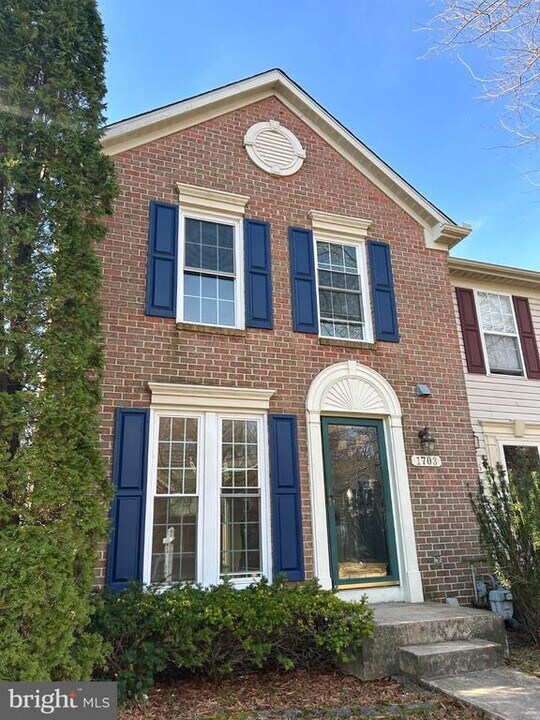 1703 Bluffs Island Ct in Odenton, MD - Building Photo
