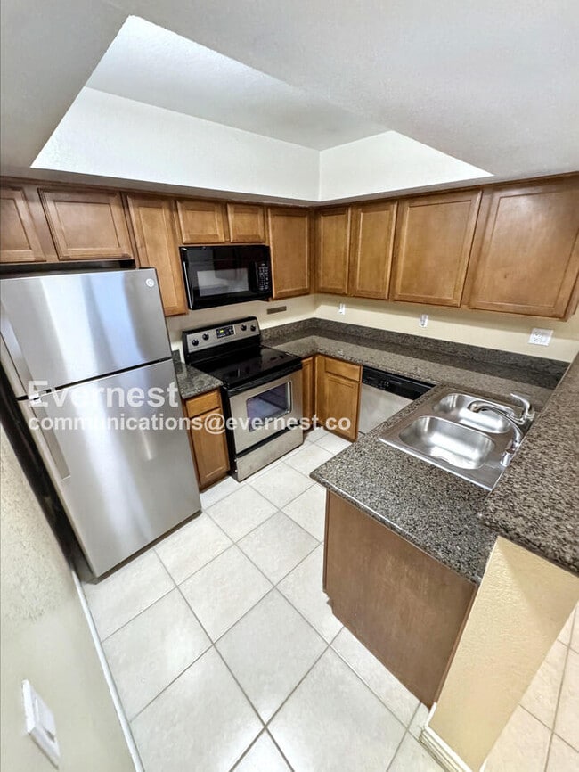 8455 W Sahara Ave in Las Vegas, NV - Building Photo - Building Photo