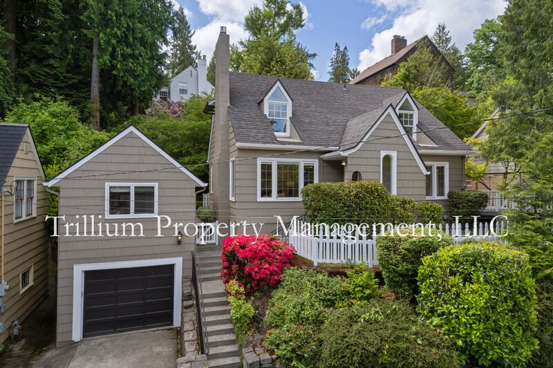2665 SW Brae Mar Ct in Portland, OR - Building Photo