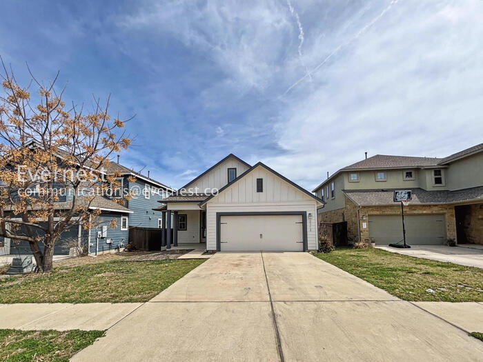 2312 Ringstaff Rd in Liberty Hill, TX - Building Photo