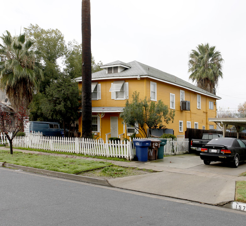 145 N G St in Tulare, CA - Building Photo