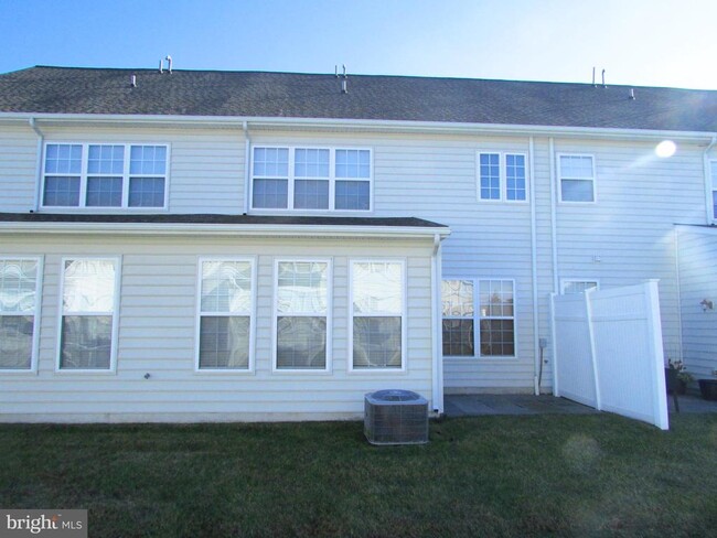 206 W Bourne Way in Millsboro, DE - Foto de edificio - Building Photo