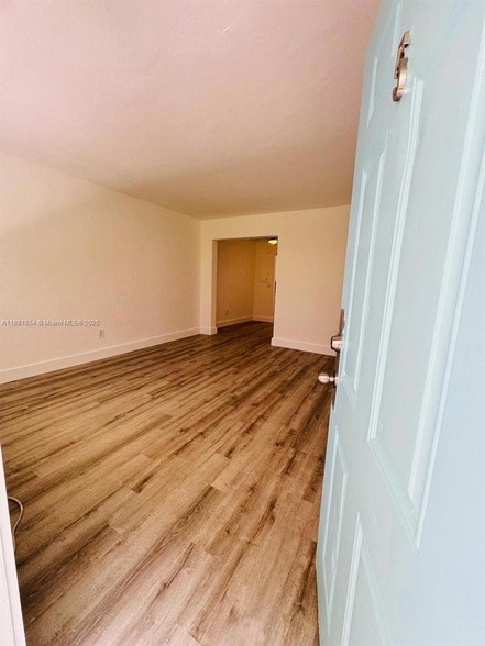 1135 Euclid Ave, Unit 105 in Miami Beach, FL - Foto de edificio - Building Photo