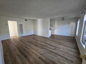 13531 Wyandotte St in Los Angeles, CA - Building Photo