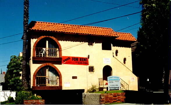 Queen's Gardens in Inglewood, CA - Building Photo