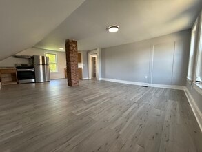 33 Old Brattleboro Rd, Unit Unit 2 in Hinsdale, NH - Building Photo - Building Photo