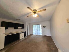 1200 N Main St in Nappanee, IN - Building Photo