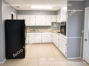 930 Alcazar Wy S in St. Petersburg, FL - Building Photo - Building Photo