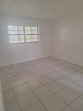 5061 W Oakland Park Blvd, Unit 108 in Lauderdale Lakes, FL - Building Photo - Building Photo