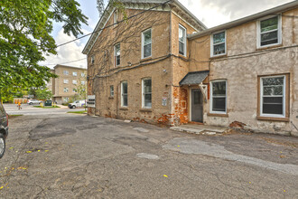 29 Queenston St in St Catharines, ON - Building Photo - Building Photo