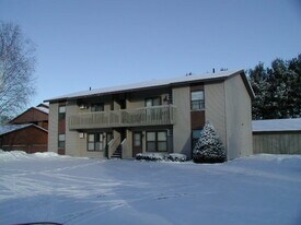 325 W 9th St, Unit D in New Richmond, WI - Building Photo
