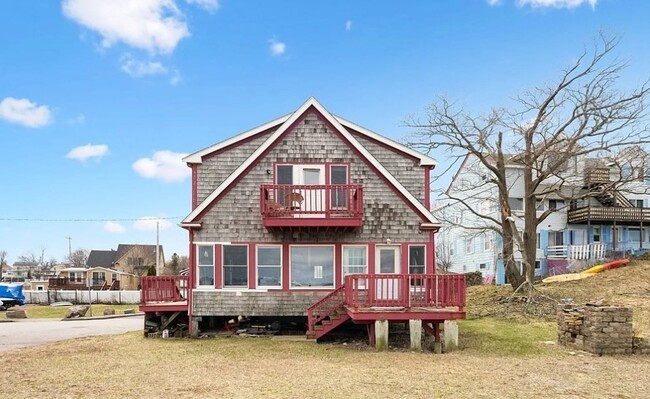 18 Bayswater Rd in Quincy, MA - Foto de edificio - Building Photo