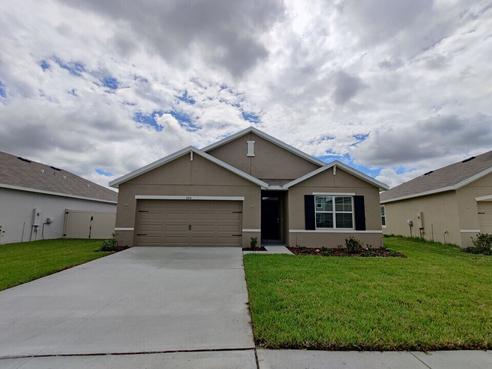 8851 Bower Bass Cir in Wesley Chapel, FL - Building Photo