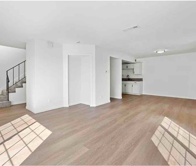 220 Riverview Way in Oceanside, CA - Building Photo - Building Photo