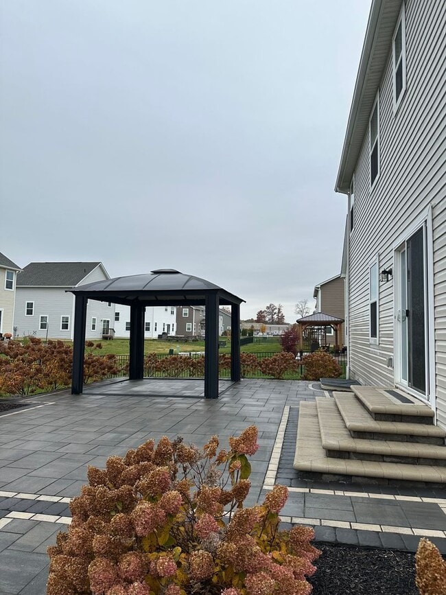 380 Crownover Way in Lewis Center, OH - Building Photo - Building Photo