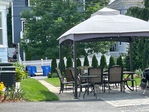 242 Brown St, Unit 240 Brown st in Waltham, MA - Foto de edificio - Building Photo