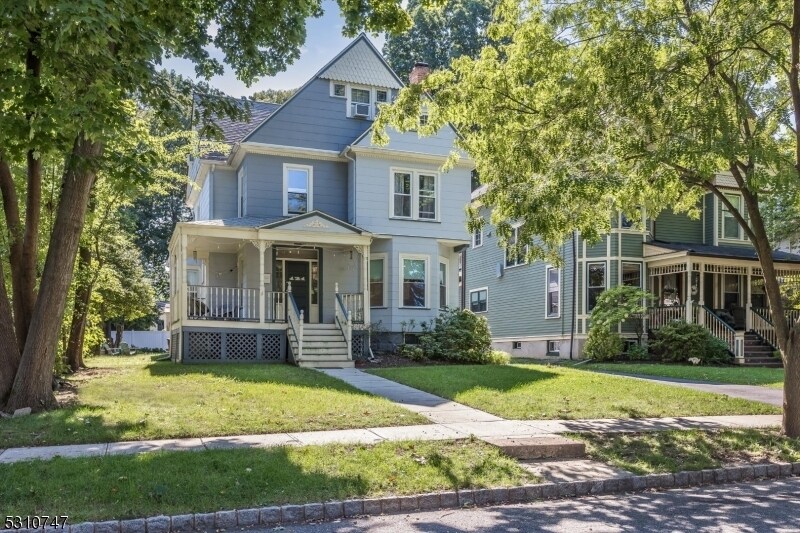 121 Midland Ave in Montclair, NJ - Building Photo