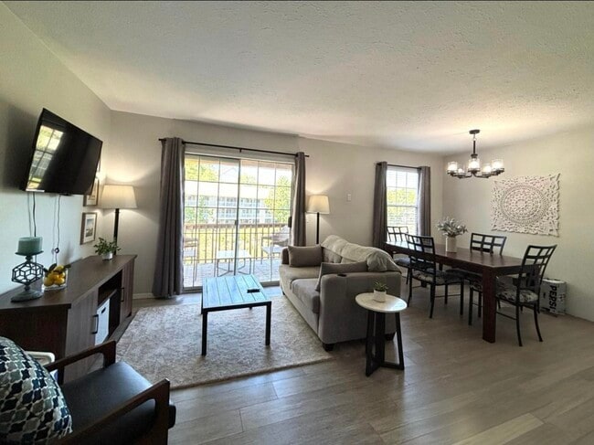 40 Scenic Ct, Unit #5