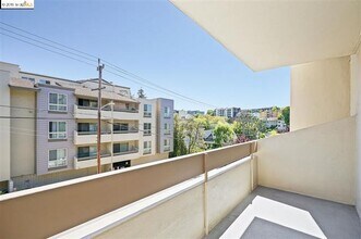 55 Fairmount Ave, Unit 209 in Oakland, CA - Foto de edificio - Building Photo