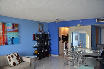 4101 Pine Tree Dr in Miami, FL - Building Photo - Building Photo