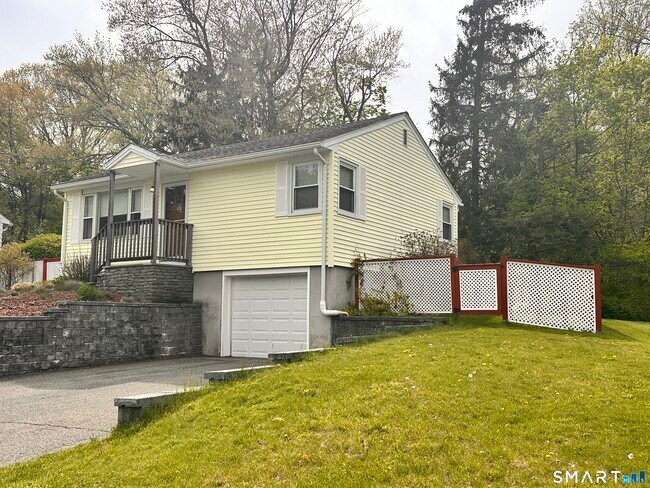33 Jepson Ln in Meriden, CT - Building Photo - Building Photo