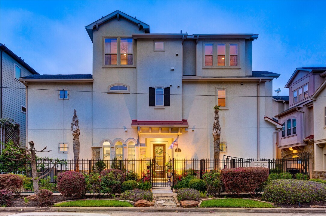 931 W 23rd St in Houston, TX - Building Photo