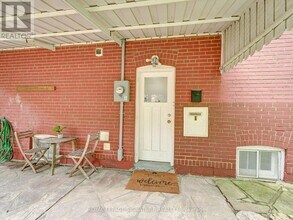 1 Worthington Crescent in Toronto, ON - Building Photo - Building Photo