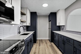 1500 Locust St, Unit 1B-1709 in Philadelphia, PA - Building Photo - Building Photo
