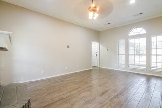 512 Arbor Ln in Burleson, TX - Building Photo - Building Photo