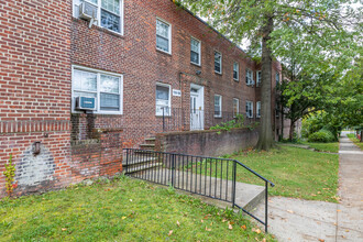 Kew Gardens in Flushing, NY - Foto de edificio - Building Photo