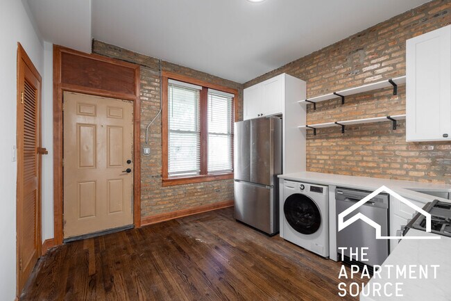 2842 W Augusta Blvd in Chicago, IL - Building Photo - Building Photo