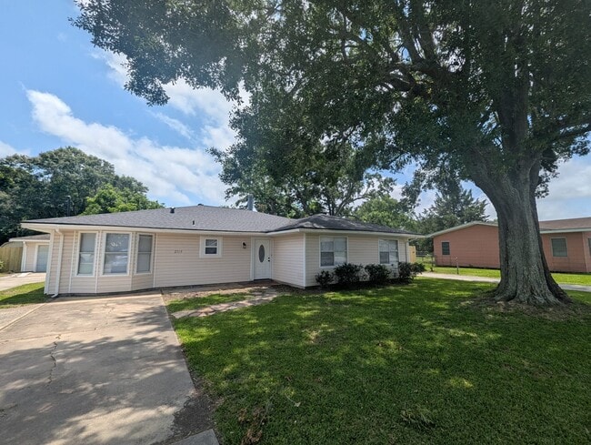 property at 2719 Canal Ave