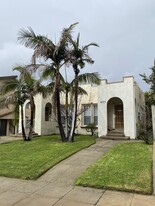 633 E Cypress Ave in Burbank, CA - Building Photo