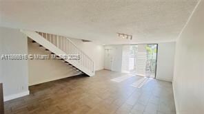 1XXXX NW 113th Way in Pembroke Pines, FL - Foto de edificio - Building Photo