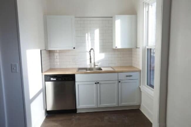 1220 Wealthy St SE in Grand Rapids, MI - Building Photo - Building Photo