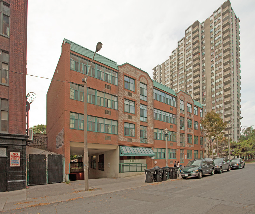 190 John Street in Toronto, ON - Building Photo