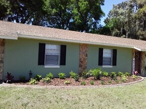 4486 Co Rd 472, Unit # B in Oxford, FL - Foto de edificio - Building Photo