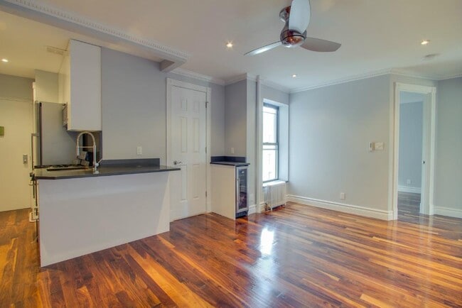 1590 Lexington Ave in New York, NY - Building Photo - Building Photo
