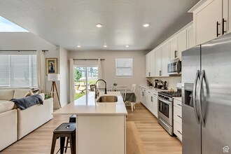 2003 Red Yearling Dr in Saratoga Springs, UT - Building Photo - Building Photo