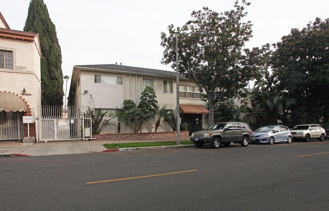 1740 N Kingsley Dr in Los Angeles, CA - Foto de edificio