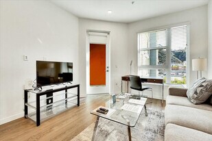 593 Camino De La Reina in San Diego, CA - Building Photo