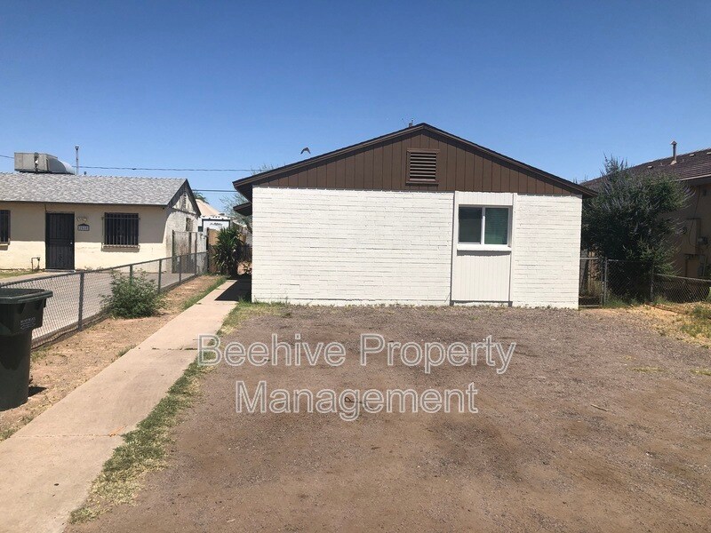 2530 E Atlanta Ave in Phoenix, AZ - Building Photo