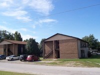 Building Photo - 625 N Burns St Apartments in Holdenville, Oklahoma