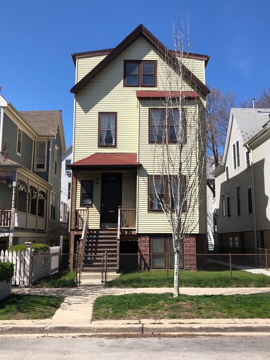 1120 W Barry Ave-Unit -1 in Chicago, IL - Building Photo