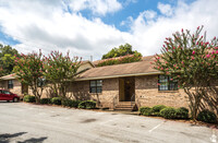 Gentian Court in Columbus, GA - Foto de edificio - Building Photo