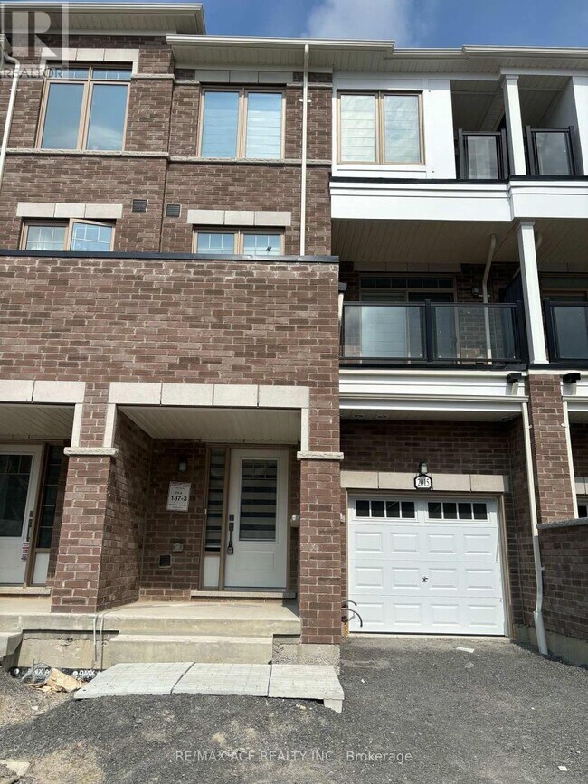2015 Cameron Lott Cres in Oshawa, ON - Building Photo - Building Photo