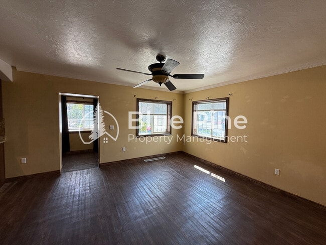 321 Lomax St in Idaho Falls, ID - Building Photo - Building Photo